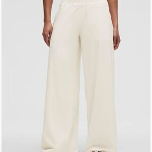 Lululemon Swift Wide-Leg Mid Rise Pant SIZE 4 New With Tags Lightweight
